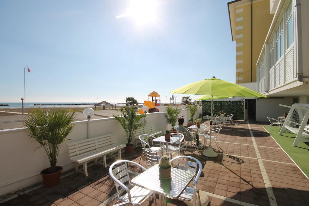 Hotel Belvedere Spiaggia Rimini Luaran gambar