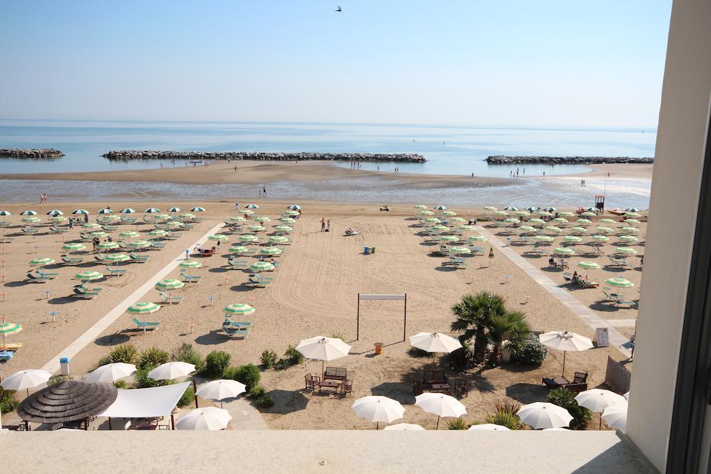 Hotel Belvedere Spiaggia Rimini Luaran gambar